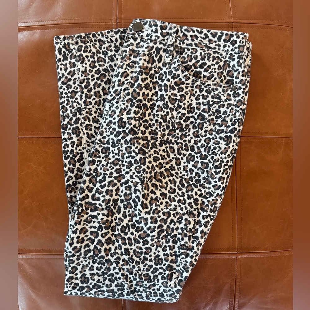 LIKE NEW Seven7 Leopard Print Skinny Pants